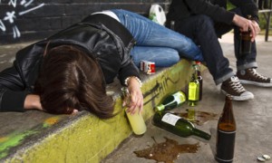 Teenagers-drinking-alcoho-007