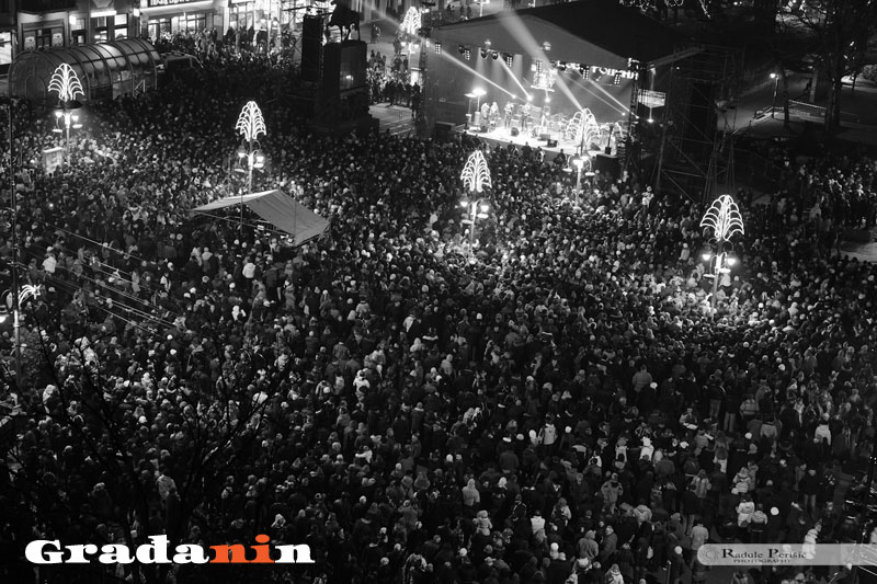 Na Bregovićevom koncertu 8.000 građana